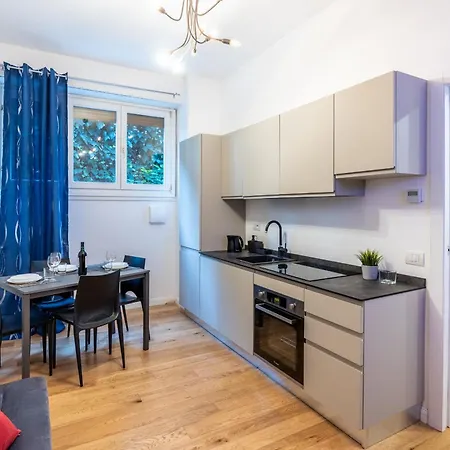 Moderno A City Life- Mico-3 Torri- Metro 700m Apartment *